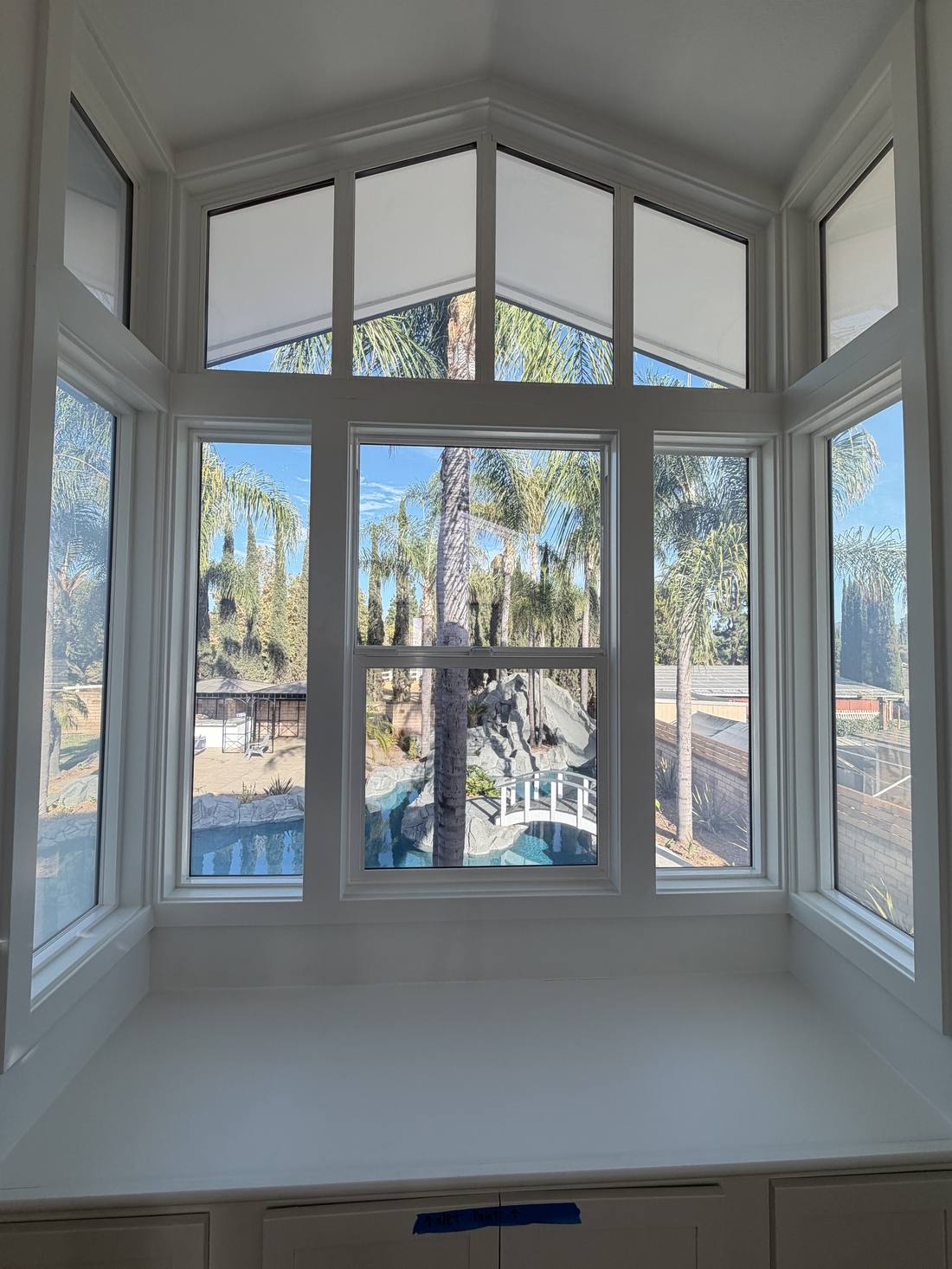 Bay window nook, clear